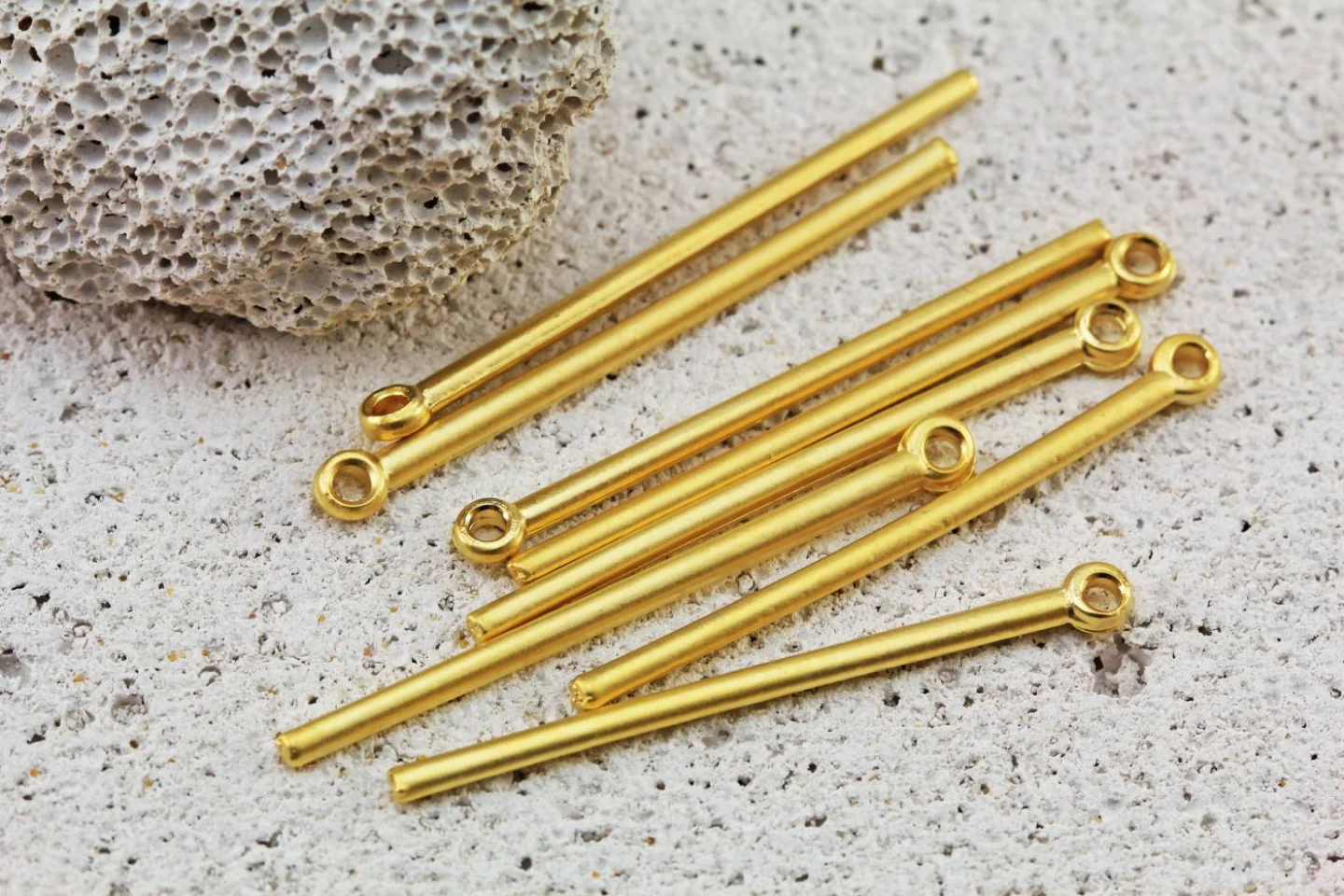 gold-plated-metal-stick-end-bar.